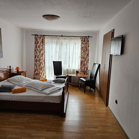 Pensiunea Kyfana Zărneşti Buitenkant foto
